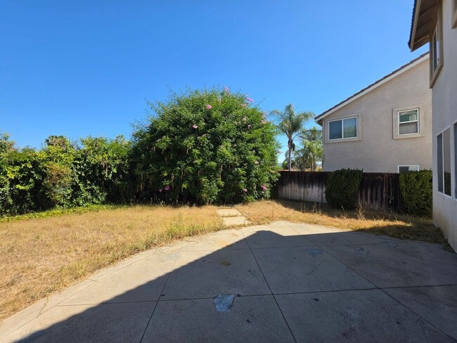 Building Photo - Five Bedrooms Three Baths in Murrieta