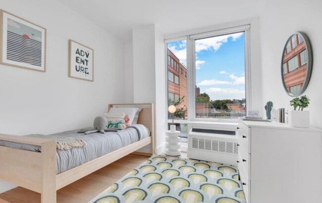 Building Photo - 1 bedroom in Long Island City NY 11106