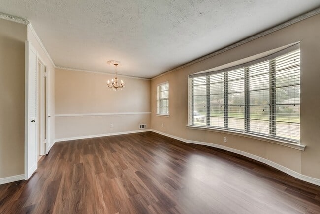 Building Photo - 2240 Babalos Ln