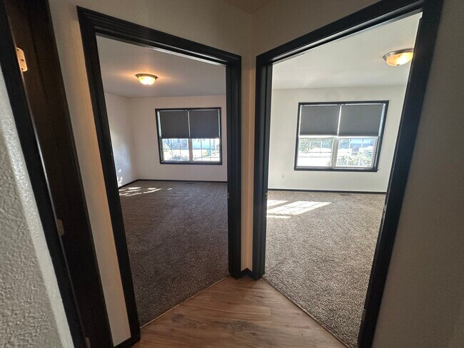 Building Photo - 647 S Hazelnut Ave