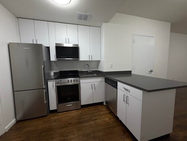 Building Photo - 160 W 73rd St