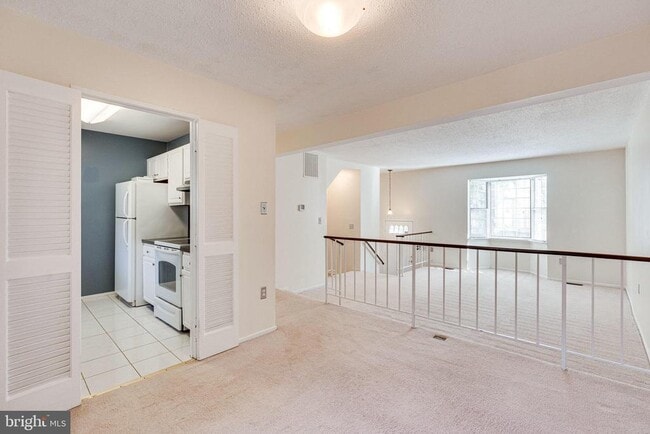 Building Photo - 2374 Hunters Square Ct