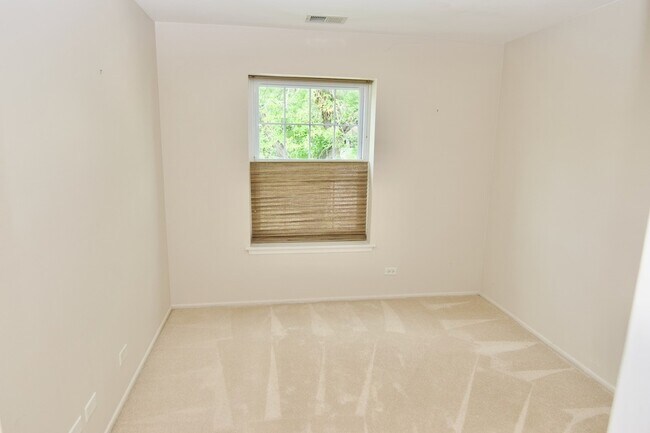 Building Photo - 1047 Auburn Ln