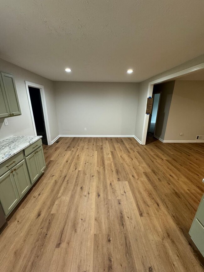 Building Photo - Handsome East Side Home