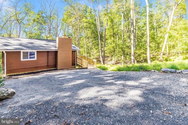 Building Photo - 305 Highview Rd