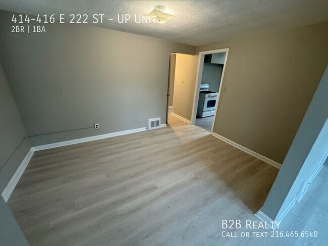 Building Photo - 414-416 E 222 ST-UP Unit