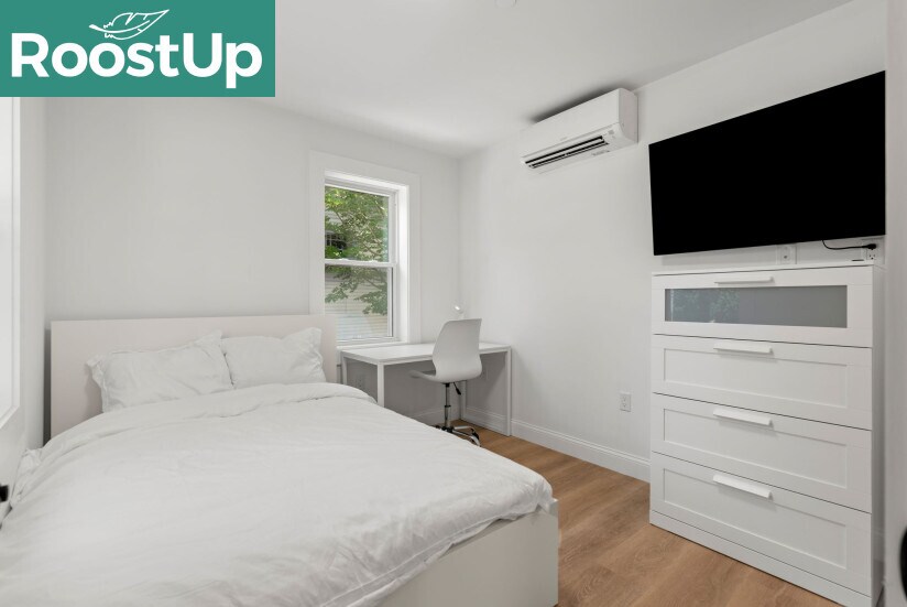 Building Photo - RoostUp Furnished Private Bedroom with Pri...