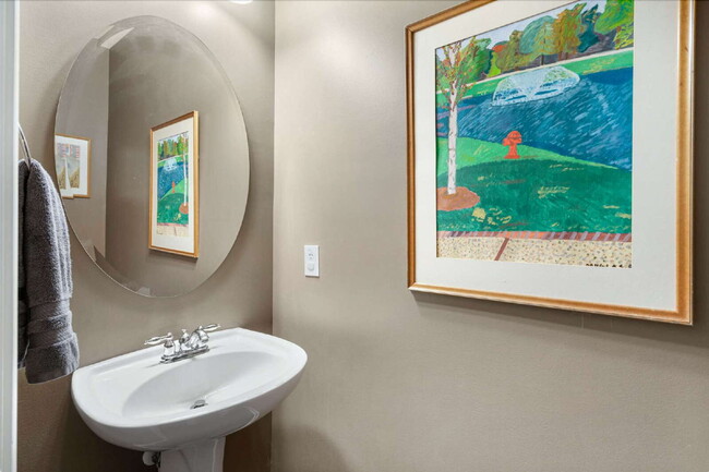 Building Photo - Charming 3-Bed/3.5 Bath Townhouse with 211...