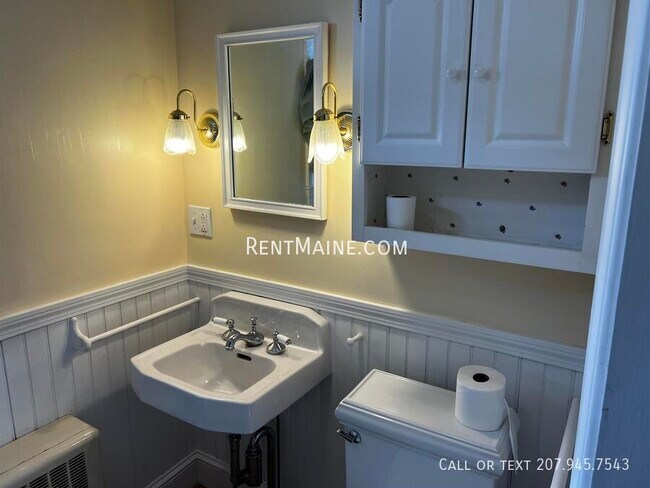 Building Photo - 92 Main Rd N