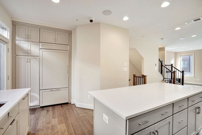 Building Photo - 3 Bed 3.5 Bath - Bethesda Montgomery Row Townhouse - Move in Ready