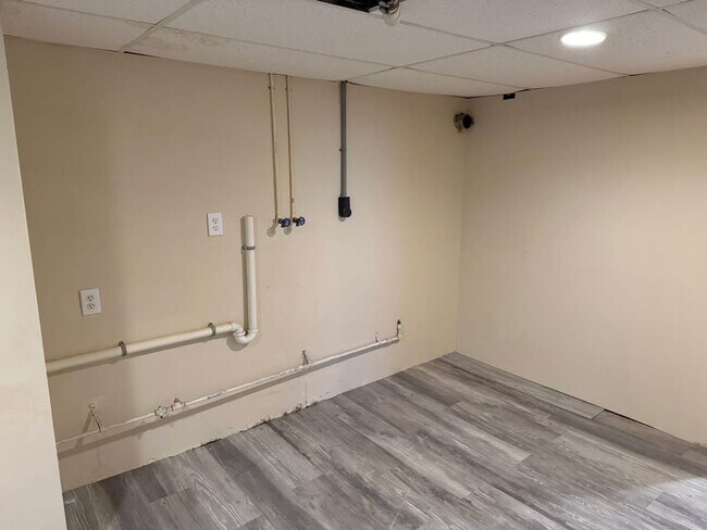 Building Photo - 305 N F St