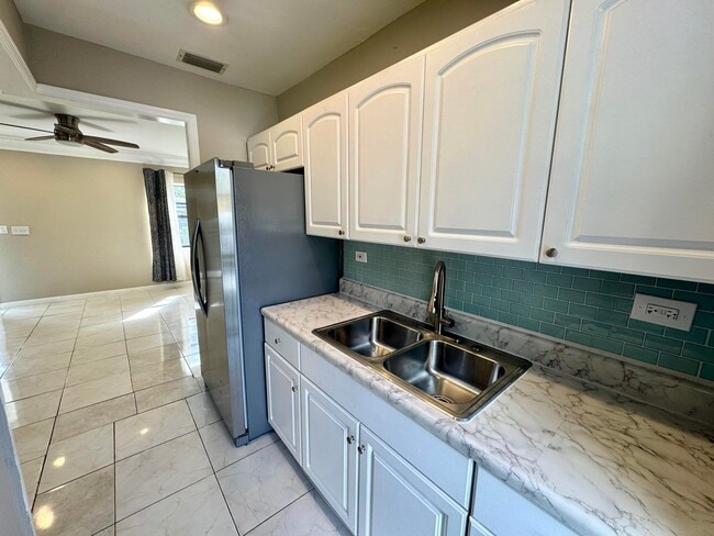 Building Photo - 839 NW 16th Terrace