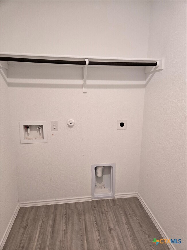 Building Photo - 200 Pacific Waters