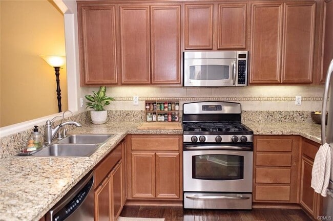 Building Photo - Gorgeous Harveston Townhome - Just across ...