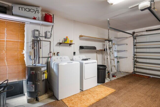 Building Photo - Home For Rent in St Petersburg!