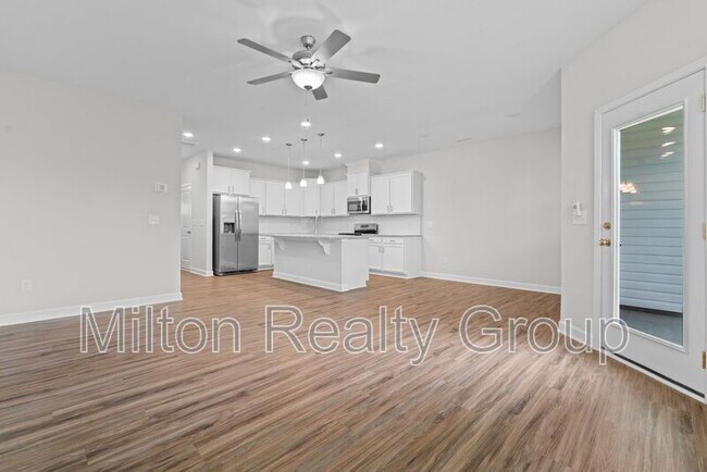 Building Photo - 71 Village Edge Dr