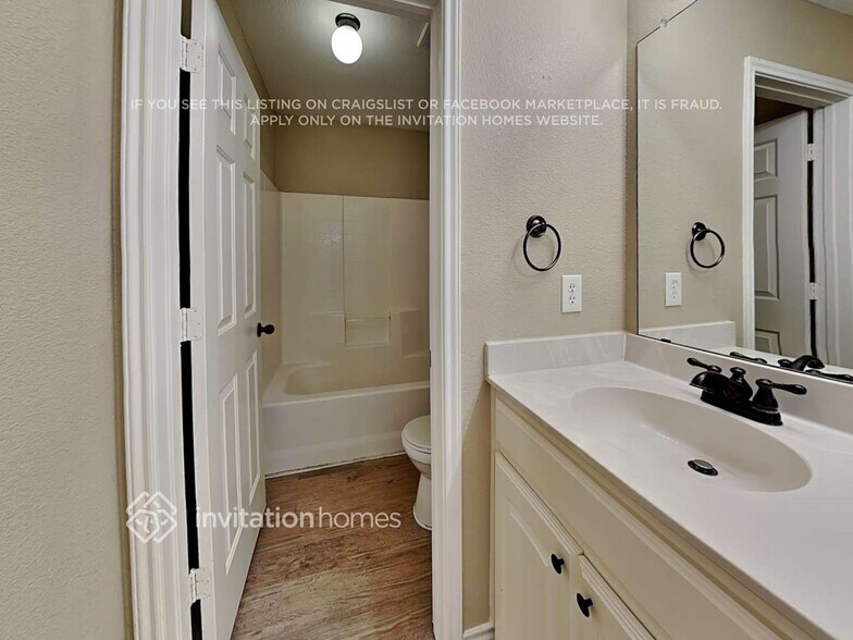 Building Photo - 830 Randall Rd