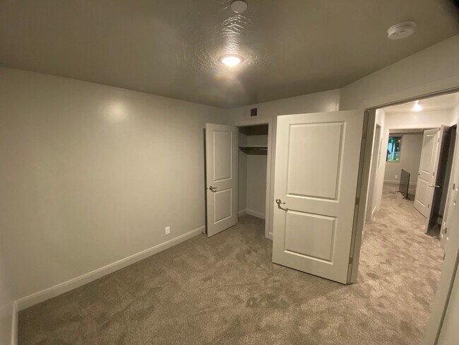 Building Photo - Great 2 bed 1 bath place, built in 2024