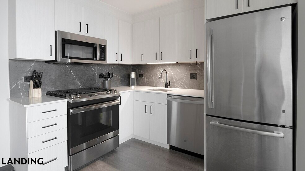 Building Photo - 1922 W Ogden Ave