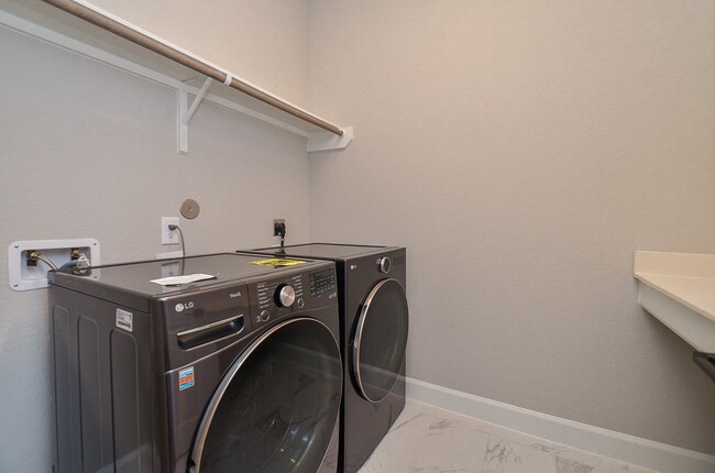 Building Photo - 18426 Bluebird Br Ln