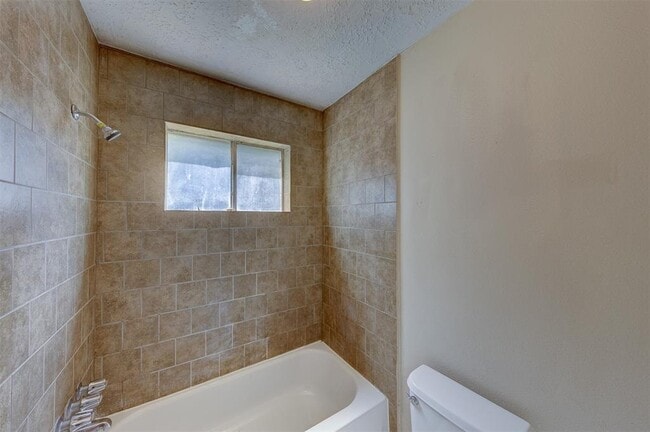 Building Photo - 2802 Heritage Bend Dr