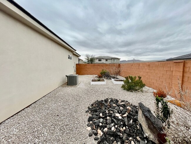 Building Photo - Lovely Four-Bedroom in Ivins with 3-Car Garage and Small RV parking Has Lots of Upgrades