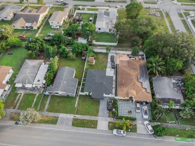 Building Photo - 4530 SW 25th St