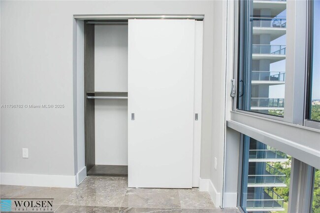 Building Photo - 16385 Biscayne Blvd