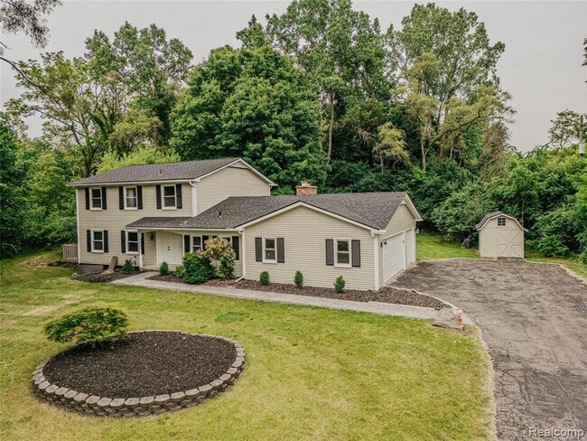 Building Photo - 21993 Riverview Dr