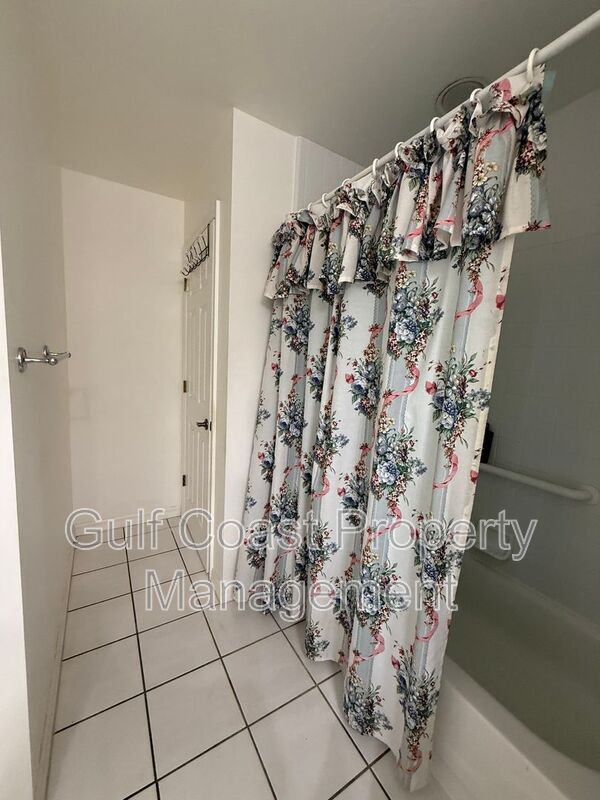 Building Photo - 2612 7th St W