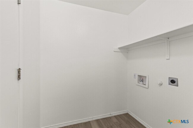 Building Photo - 112 James Lin Cir