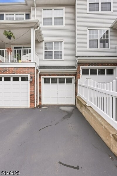 Building Photo - 604 Knollwood Ct