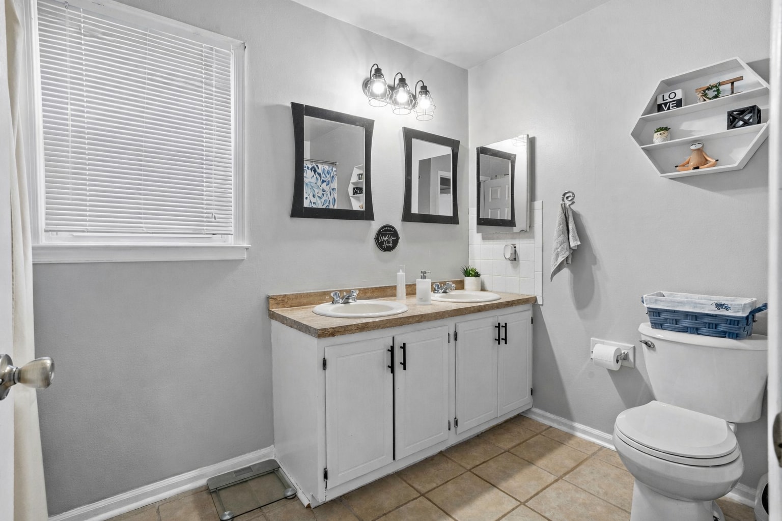 Building Photo - 36 Maynard Dr