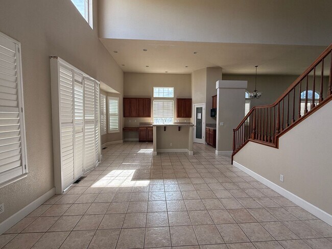 Building Photo - Beautiful 3 bed, 3 full bath two story home including a 3 car garage with 2800 sq ft of living space