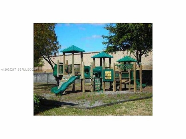 Building Photo - 2240 SW 81st Ave