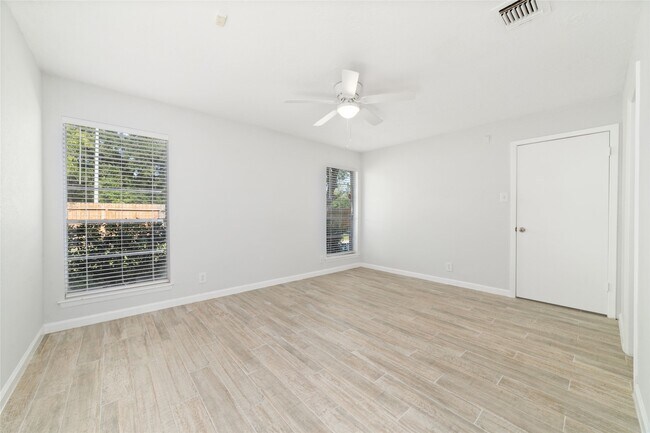 Building Photo - 10522 Northview Dr