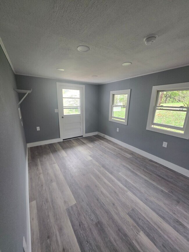 Building Photo - Newly Remodeled 3 Bedroom Home in Mosheim, TN – Move-In Ready!