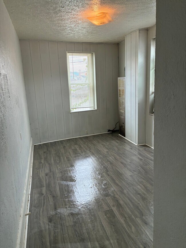 Building Photo - 203 Randolph Ave