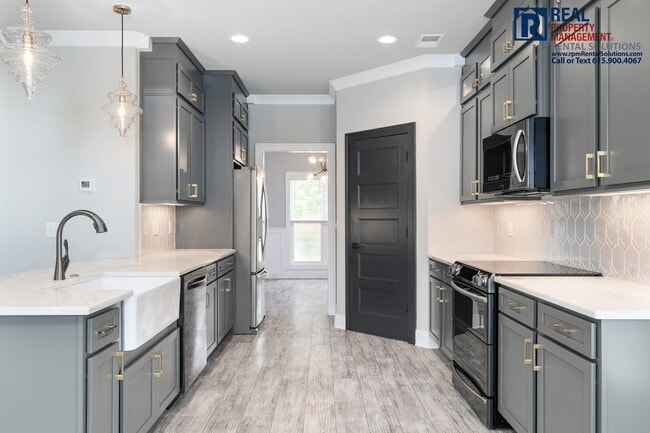 Building Photo - 3527 Pershing Dr