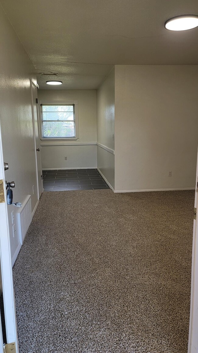 Building Photo - 515 Gayclifee Terrace