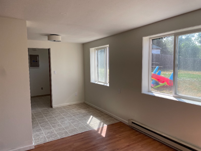 Building Photo - 705 1/2 Hidden Ln