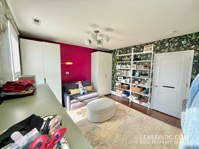 Building Photo - 159 V St NE