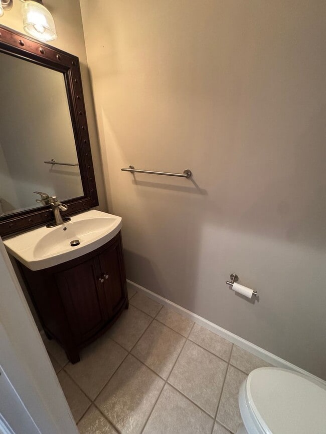 Building Photo - 2 Bed 2 full and 2 1/2 Bath- Imperial PA