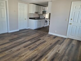 Building Photo - 78 Cowden St