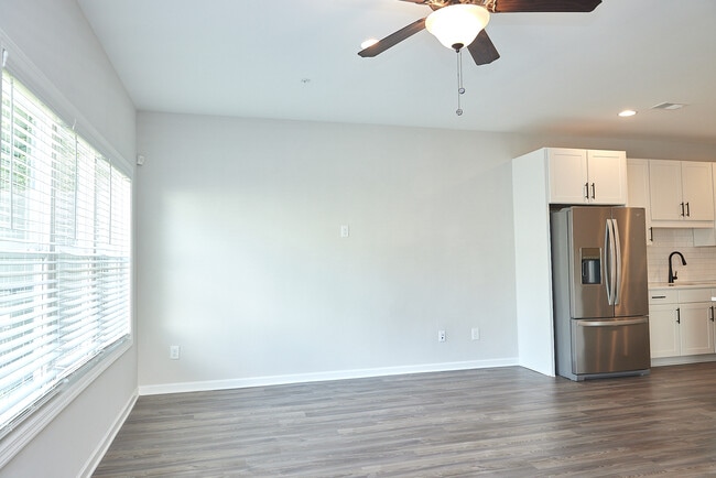 Building Photo - 2890 Regal Park Dr NW