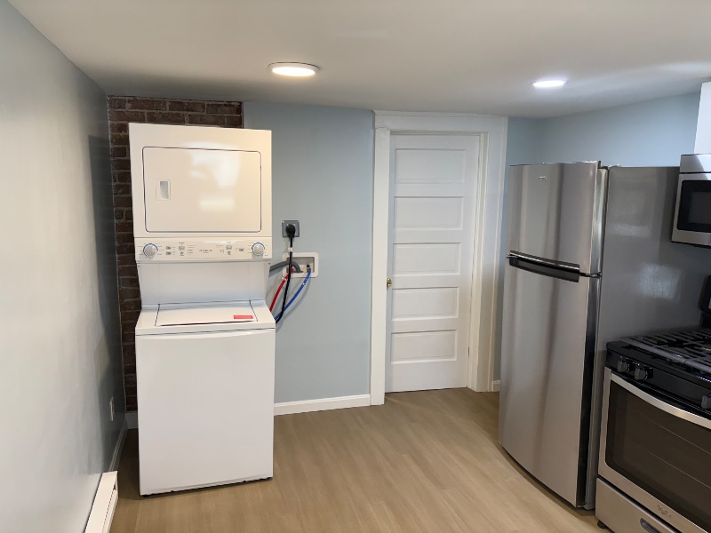 Building Photo - 727 James St