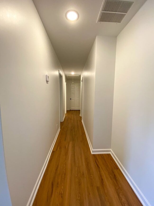 Building Photo - 4 bedroom, 2 bathroom in Southaven recentl...