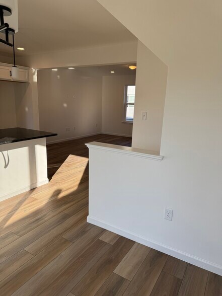 Building Photo - 112 Kuechler Ct