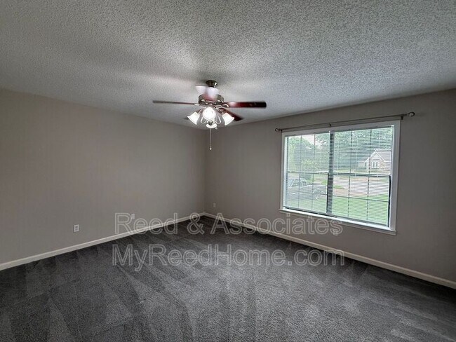 Building Photo - 3040 Delvan Cove