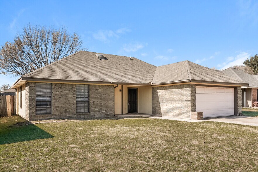 Building Photo - 1433 Grovecrest Dr